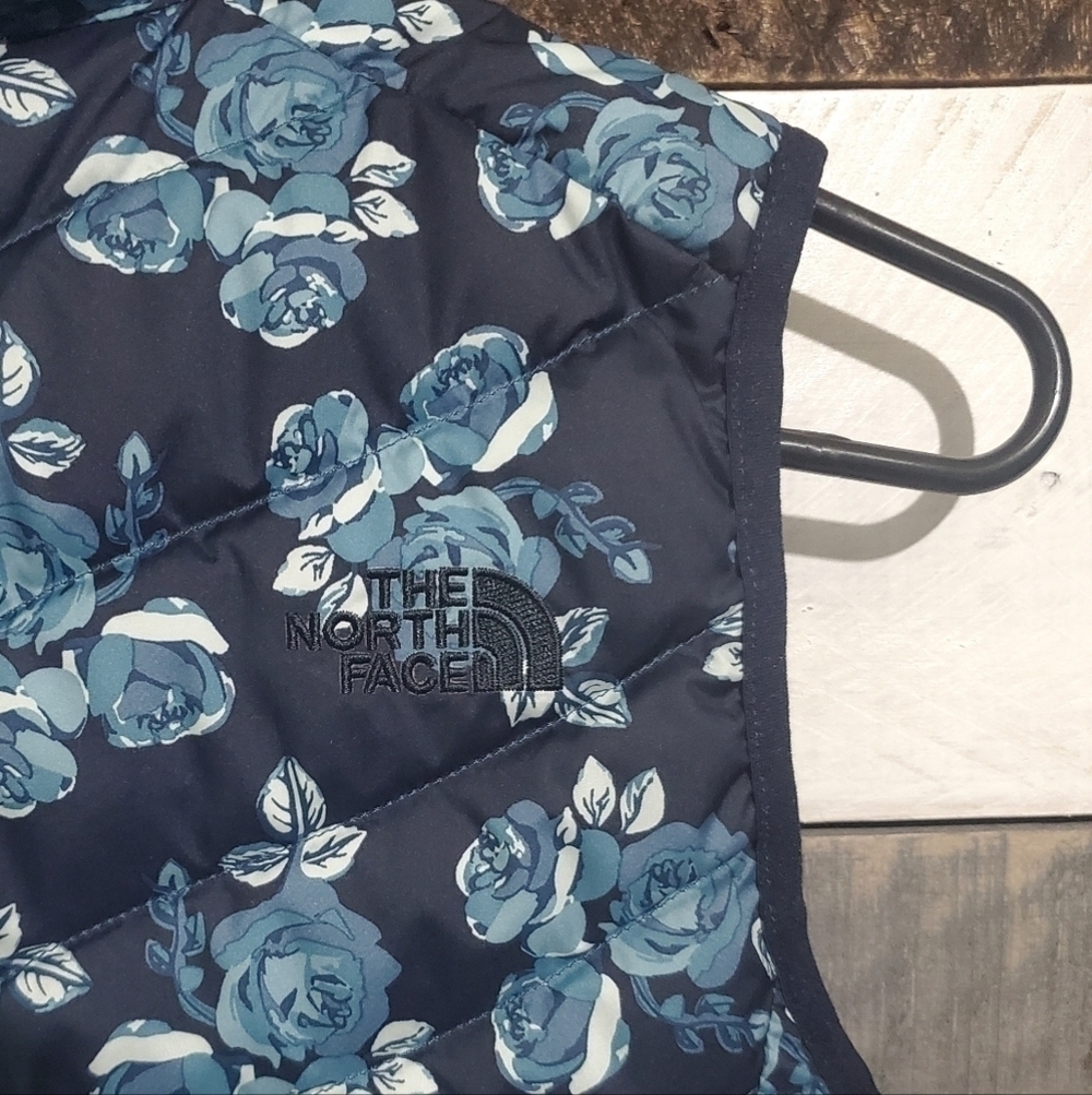 The North Face Flare Down Navy Blue Floral Flower Coupe Slim Fit Goose Vest XS - Picture 4 of 16